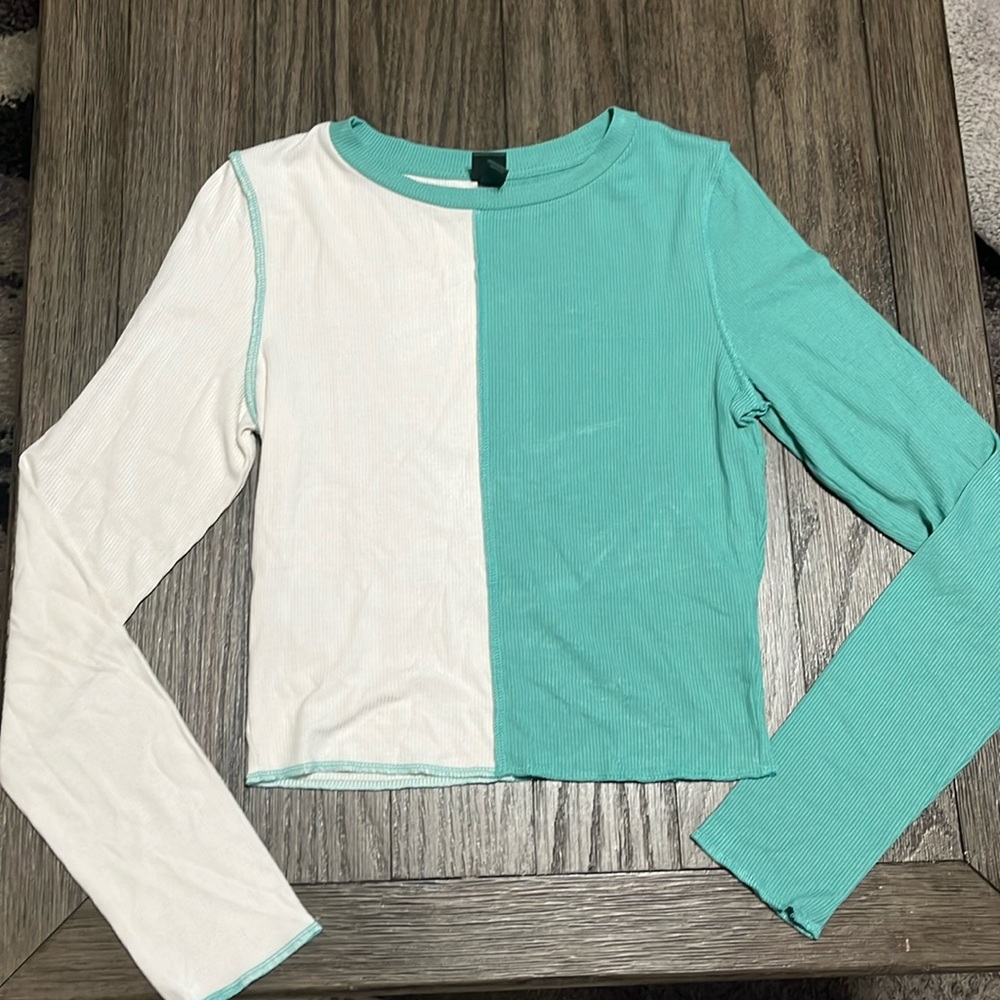 Wild Fable Long Sleeve Tee. Size S
